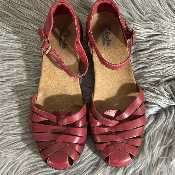 Clarks Bendables Women's Red Leather Sandals - Picture 4 of 9